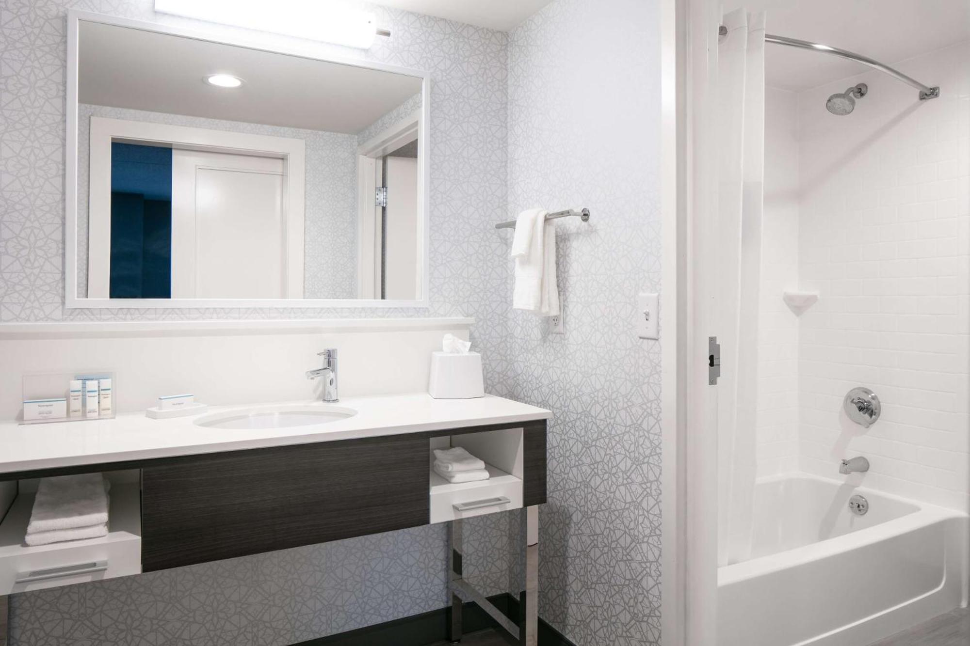 Hampton Inn Dubuque Extérieur photo
