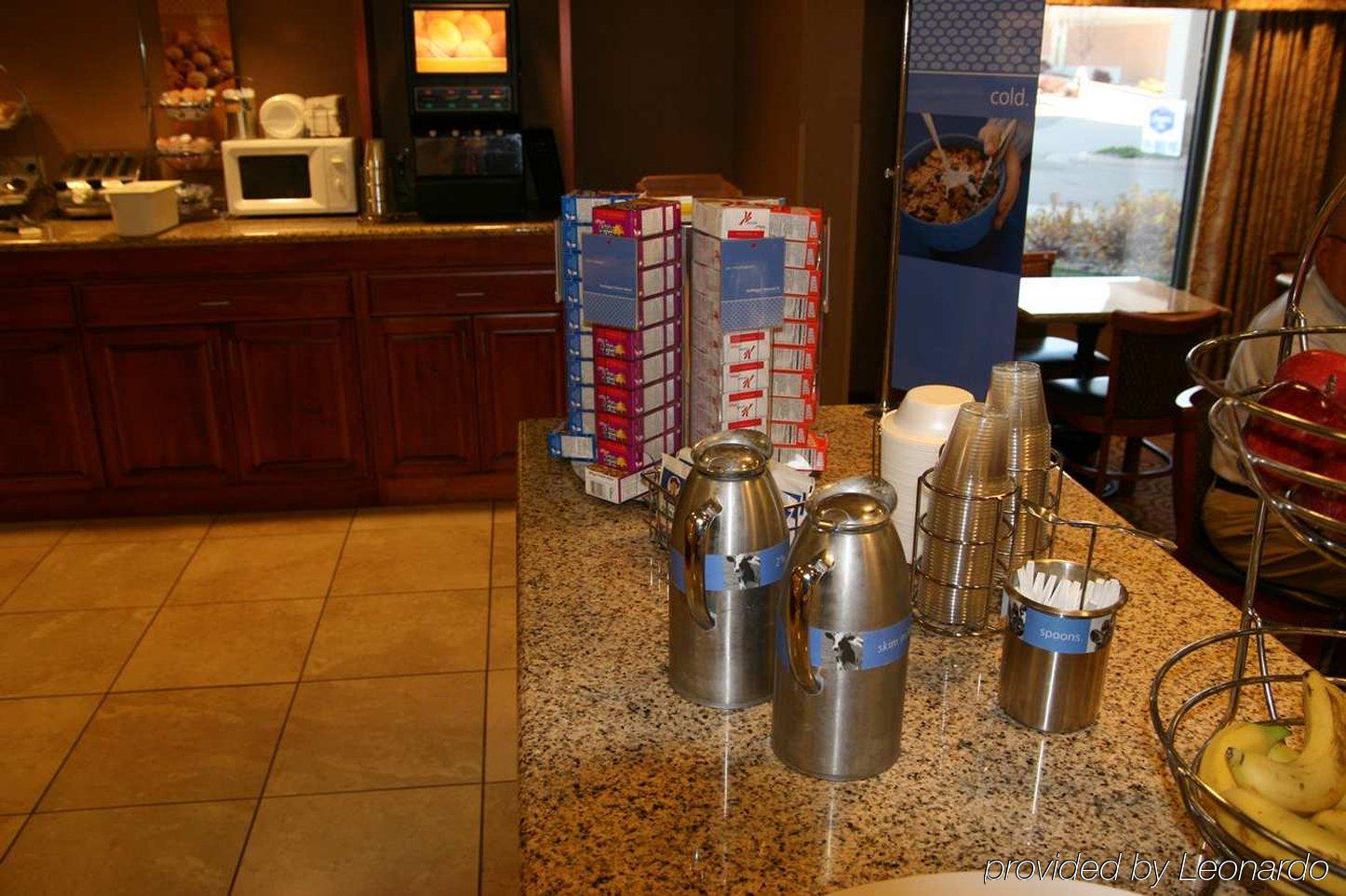 Hampton Inn Dubuque Restaurant photo