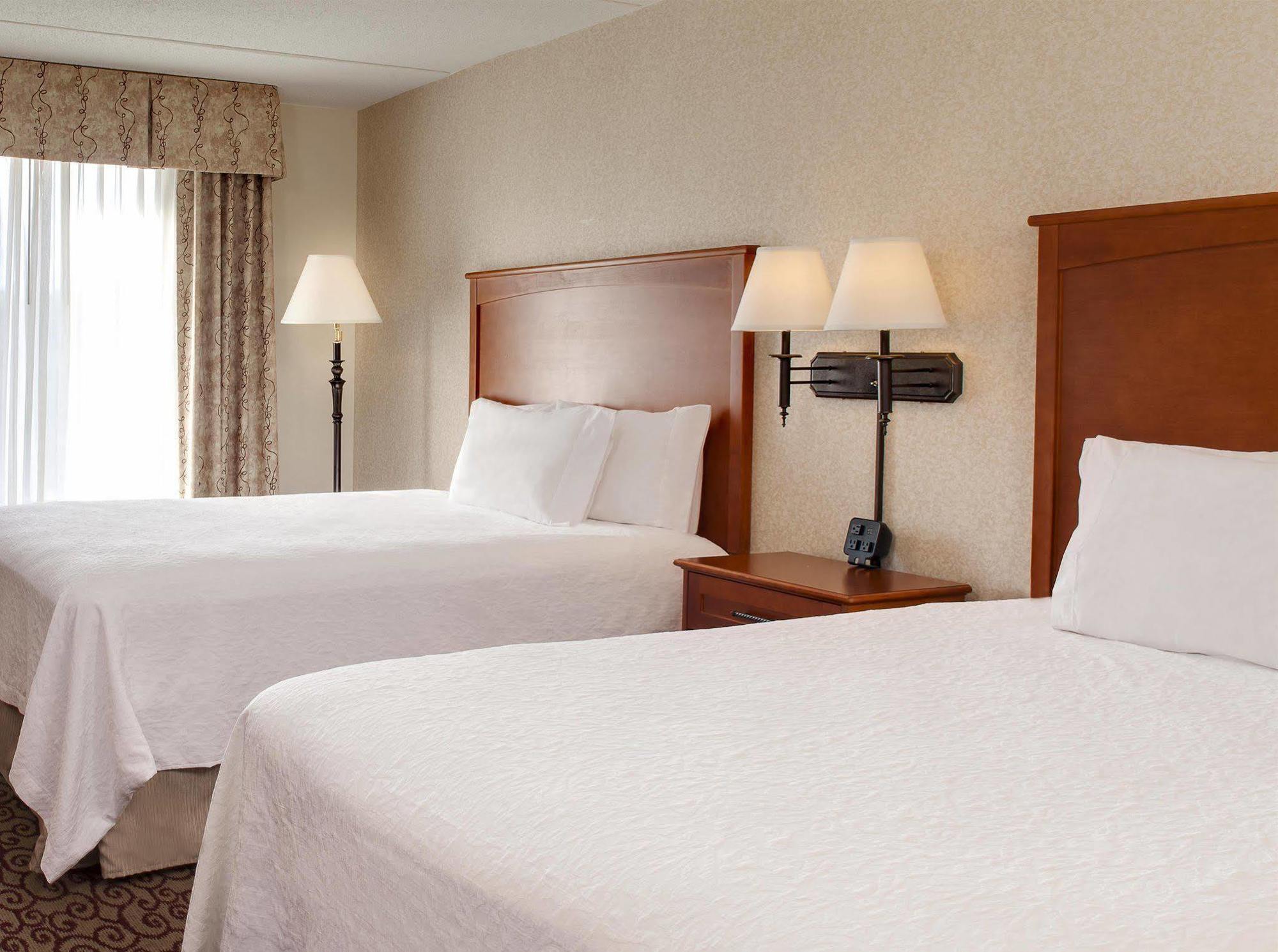 Hampton Inn Dubuque Extérieur photo